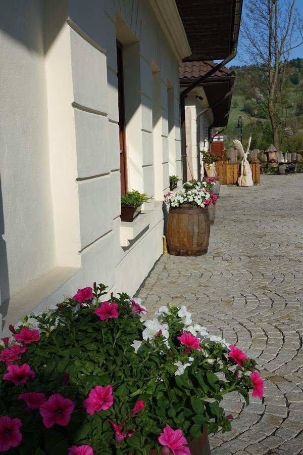 Gosciniec Dworski W Ropie - Pokoje Goscinne Ropa Exterior foto