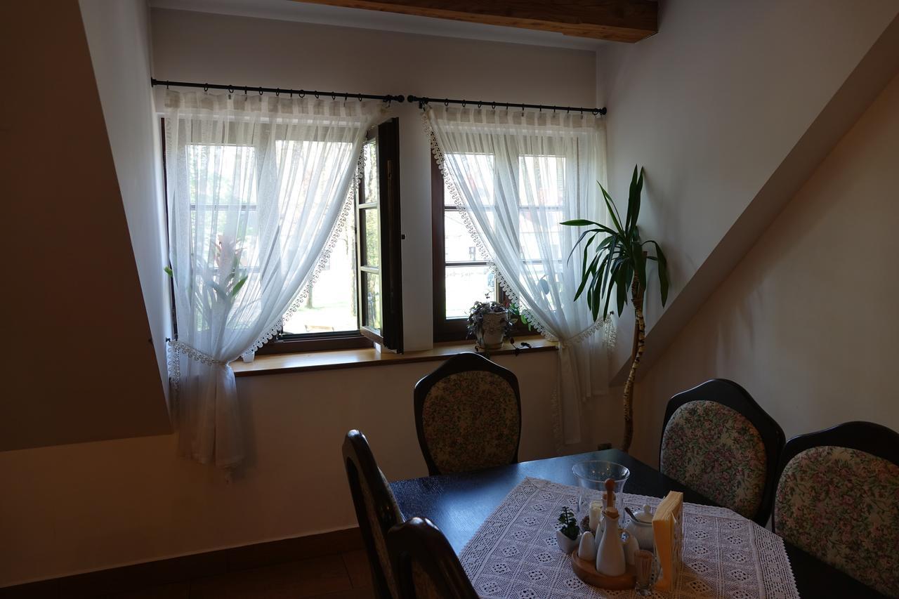 Gosciniec Dworski W Ropie - Pokoje Goscinne Ropa Exterior foto