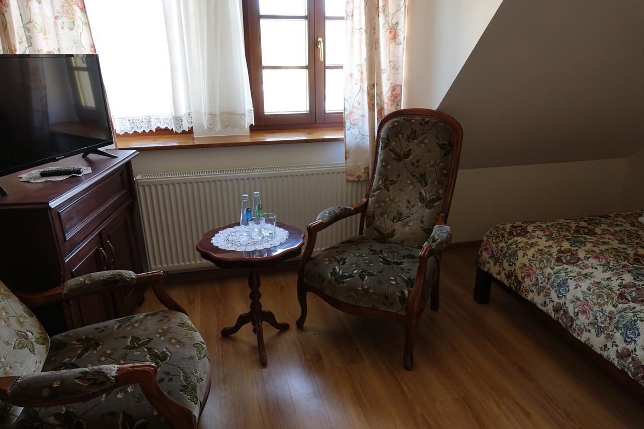 Gosciniec Dworski W Ropie - Pokoje Goscinne Ropa Exterior foto